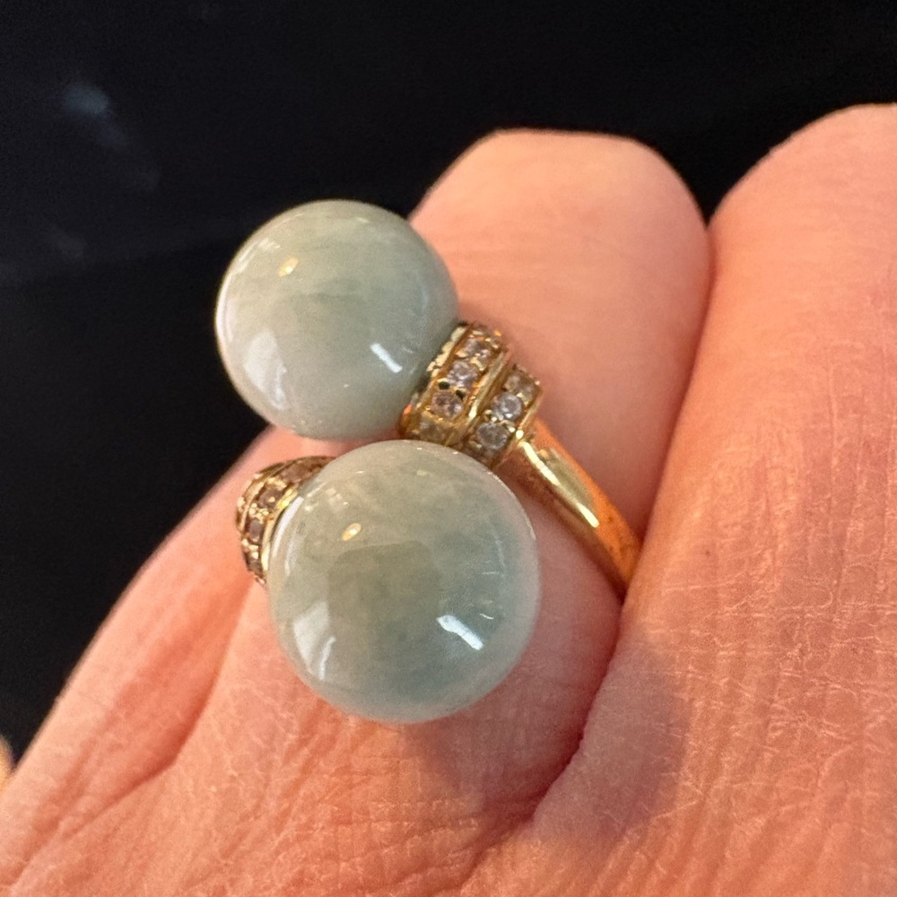 Gold Ring with Pale Green Jade Spheres - Picture 5 of 7